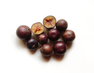 Fototapeta premium Indian coffee plum, Indian plum or scramberry is a fruit grown in lowland and mountain rain forest. Scientific name - Flacourtia jangomas. It is widely cultivated in Southeast and East Asia. 