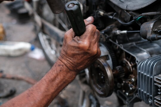 Motorcycle mechanics are assembling the motorcycle engine clutch assembly and maintenance.