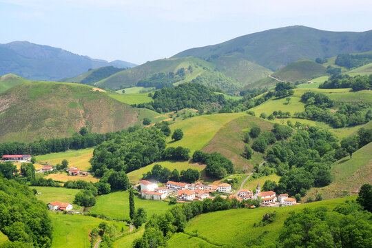 In the depths of the green Basque Country, at the bottom of the Aldudes valley, there is a village as if lost, almost ignored, called "Urepel"