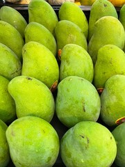 Close up photo of a bunch of mangoes in a supermarket