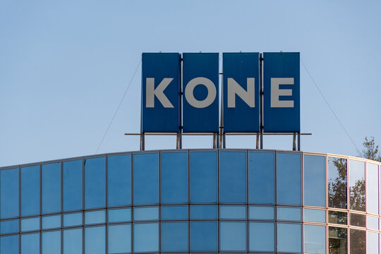 Asni&egrave;res-sur-Seine, France - 20 ao&ucirc;t 2023: Enseigne sur l'immeuble Kone &agrave; Asni&egrave;res. Kone est une entreprise finlandaise sp&eacute;cialis&eacute;e dans les ascenseurs, escaliers m&eacute;caniques et portes automatiques