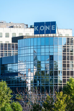 Asni&egrave;res-sur-Seine, France - 20 ao&ucirc;t 2023: Fa&ccedil;ade de l'immeuble Kone &agrave; Asni&egrave;res. Kone est une entreprise finlandaise sp&eacute;cialis&eacute;e dans les ascenseurs, escaliers m&eacute;caniques et portes automatiques