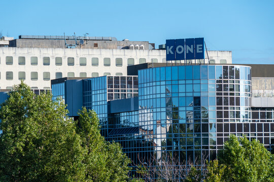 Asni&egrave;res-sur-Seine, France - 20 ao&ucirc;t 2023: Fa&ccedil;ade de l'immeuble Kone &agrave; Asni&egrave;res. Kone est une entreprise finlandaise sp&eacute;cialis&eacute;e dans les ascenseurs, escaliers m&eacute;caniques et portes automatiques