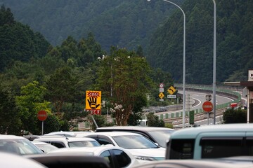 高速道路のPAに設置された逆走禁止の看板