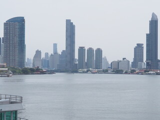Fototapeta premium city skyline at dusk