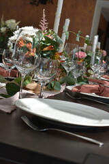 Tischdekoration-Hochzeit-Feier-Blumen