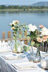 Tischdekoration-Hochzeit-Feier-Blumen