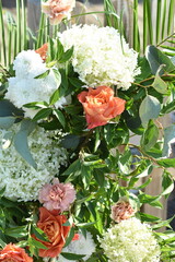 Tischdekoration-Hochzeit-Feier-Blumen