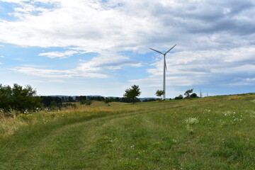 Fototapeta premium Windkraft-Strom-Energie-in-Werra-Meißner-Kreis-Hessen-Deutschland-Energiewende