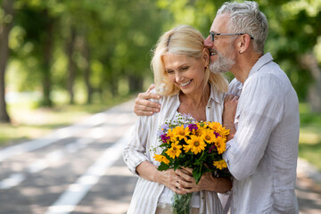 Obraz premium Portrait Of Romantic Mature Couple Having Date Outdoors In Summer Park