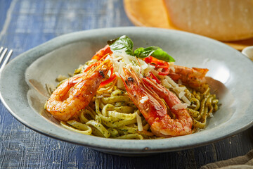 Pesto shrimps pasta linguini 