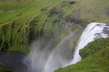 Fototapeta na wymiar Une chute d'eau en Islande
