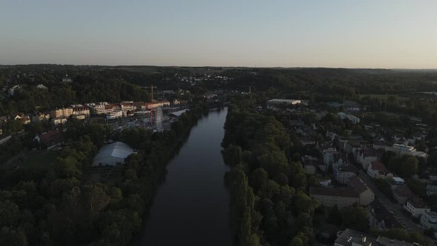 Blick auf Isar, links Dult zu sehen