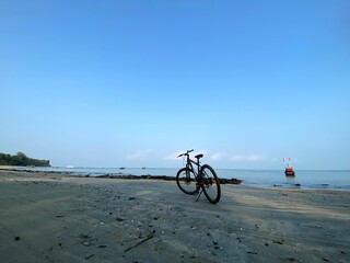 Fototapeta premium bicycle on the beach
