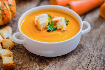 A delicious recipe for pumpkin cream soup with croutons