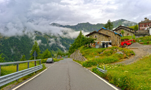 Strada Statale 36 (SS 36) in Montespluga, Sondrio, Region Lombardei (Italien)
