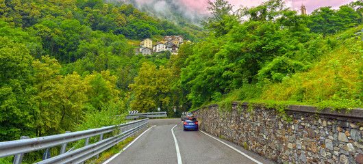 Strada Statale 36 (SS 36) in Madesimo, Sondrio, Region Lombardei (Italien)