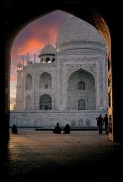 Taj Mahal, seen thru archway