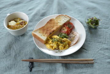 I have toast for breakfast and go to work.