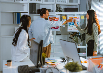 Obraz premium Startup team collaborates on color selection for user centric product design, optimizing experience