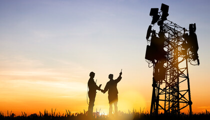 Silhouette architect electrician team in sunset Two engineers are planning to power towering outdoor telecommunication antenna tower that will improve the performance of generation 5G technology. - obrazy, fototapety, plakaty