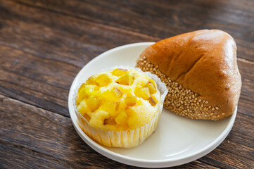 和栗のクリームパンと薩摩芋のパン