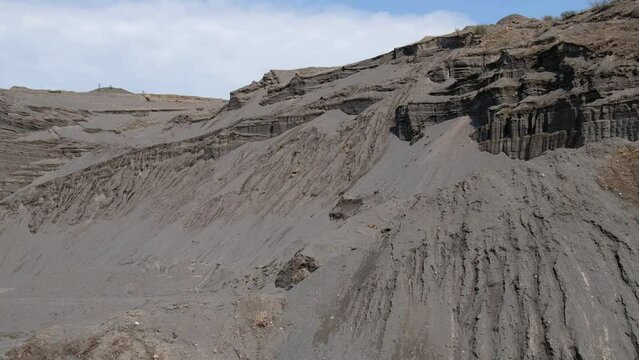 Video of sandy sedimentary deposits on the banks of the Katun River in Altai.