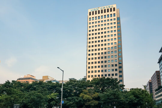 2023년 7월20일. 한국 서울의 여의도 증권가에 있는 한국거래소 KRX 건물.