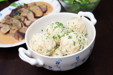 Rehgericht wildgericht reh mit beilagen in der herstellung 