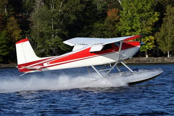 Fotobehang Cessna 180 Float Plane - Taking Off from Moosehead Lake, Greenville, Maine © Kevin