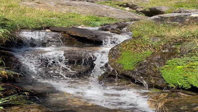 Piccola cascata sula salita verso Il Parco Naturale Alpe Veglia e Alpe Devero, Valle d'Ossola - Piemonte
