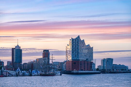 Sunrise at the Port of Hamburg with view of Elbphilharmonie concert hall, Hamburg, Germany