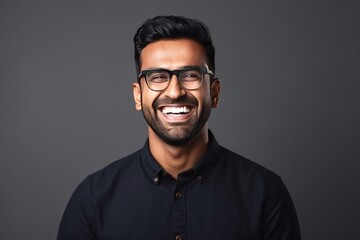 Obraz premium Medium shot portrait of an Indian man in his 30s in a minimalist background