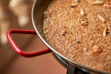 Frying pan with Arros a Banda