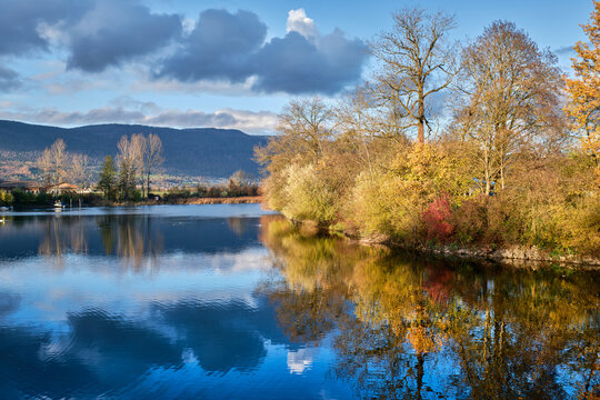 B&uuml;ren an der Aare Switzerland! Wonderful autumn evening on the river!