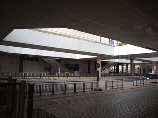 豊田市駅前ペデストリアンデッキ高架下の風景