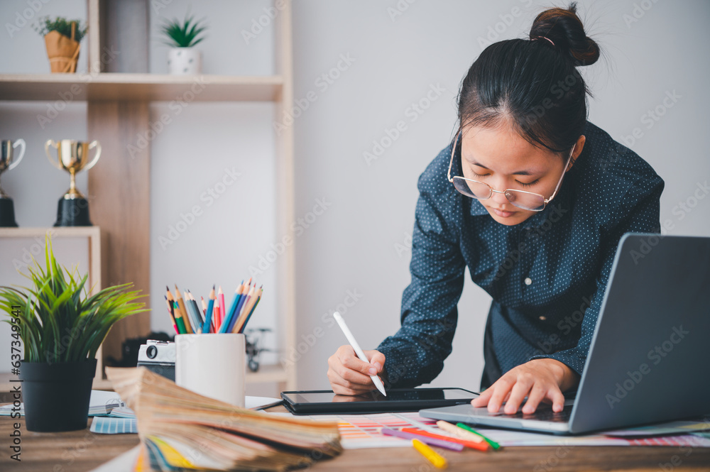 Fototapete Graphic designer architects who work with laptops and color comparison tables for design work..