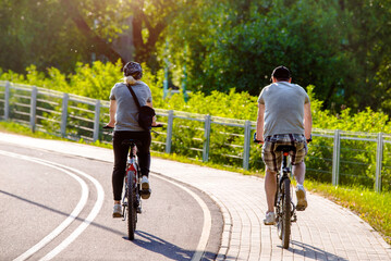Naklejka premium Cyclists ride on the bike path in the city Park 