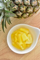 candied topping on dessert in little bow