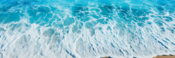 Obraz premium Transparent Water Wave Background: A photo of a transparent water wave, perfect for use as a background for a variety of designs.