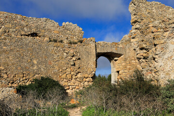 Fototapeta premium Remains of Almadena Fortress at The Algarve coast in Portugal