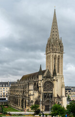 Obraz premium Caen, France - 07 27 2023: Castle of Caen. View of St. Peter's Church and the city from the castle and dungeons.