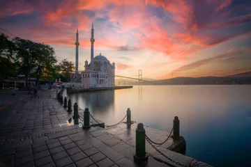 Fototapete Tower Bridge Ortakoy Mosque and Bosphorus bridge in Istanbul at sunrise, Turkey