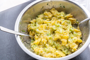 kartoffelsalat schwäbisch kartoffelgurkensalat kartoffel gurken 