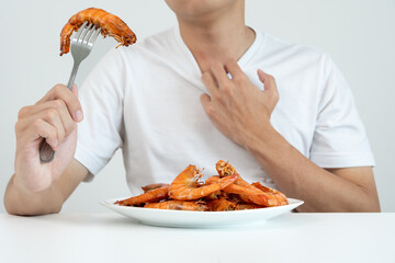 food allergies, women have reactions itching and redness after eating shrimp, seafood allergy,...