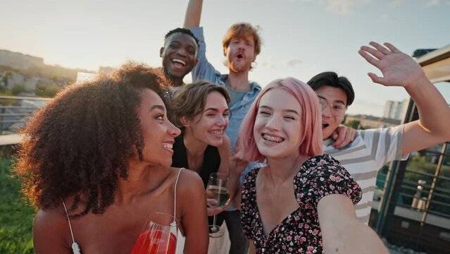 Big company of best friends posing and smiling at camera