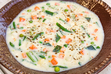 gemüse suppe gemüsesuppe karotten lauch kartoffel sahne sauerrahm gemüse 