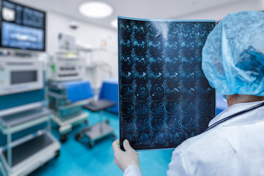Concept of diagnosis and treatment using X-rays.