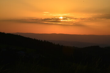 soleil d'aout à son coucher,