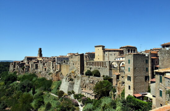 Alte H&auml;user am Stadtrand von Pitigliano